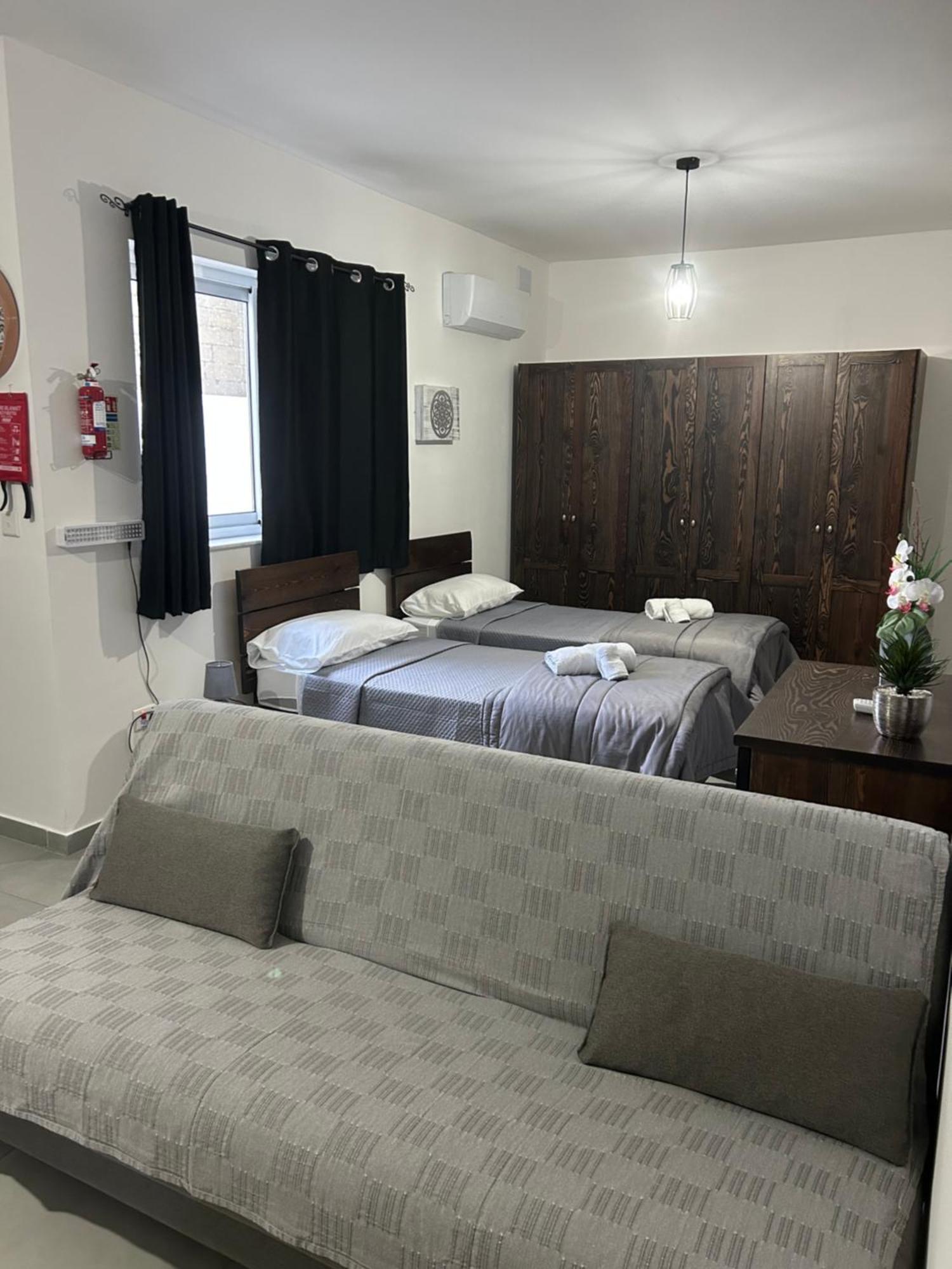 St Gaetans Studio Apartment 6A Hamrun Luaran gambar